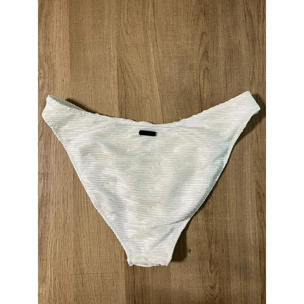 Triangl White Textured Bikini Bottom size Medium Cheeky Crinkle Ribbed Fabric